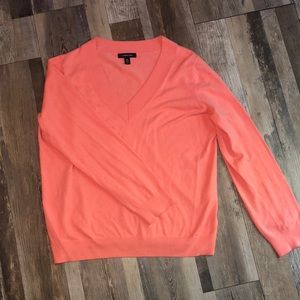 Land’s End pink v neck sweater. Size XL.